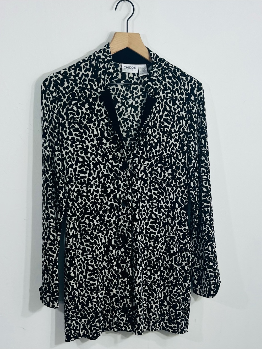 Chico's Travelers Black White Abstract Print Button Front Long Cardigan Sz Small
